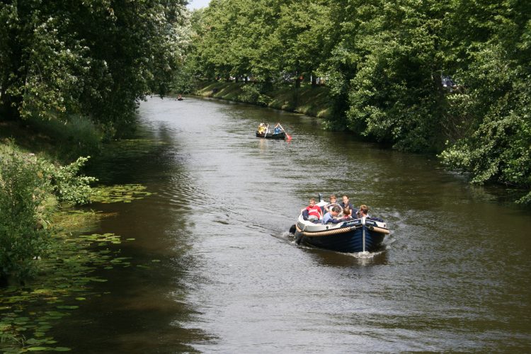 Varen over de Bredase singels (foto Bouke Tuit)